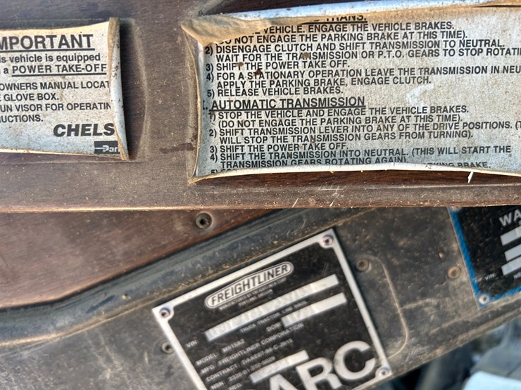 #22529-•-inop-1992-freightliner-t/a-daycab-truck-tractor-vin:-1fuymzyb1np357132-image-59