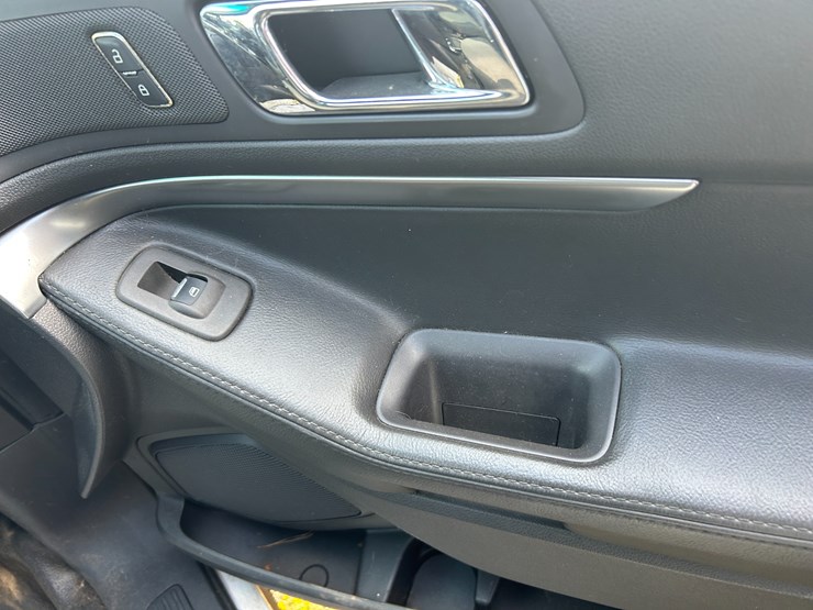 2013-ford-explorer-image-38