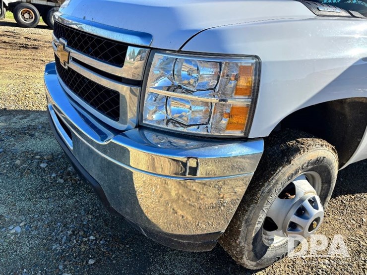 2013-chevrolet-3500hd-image-19