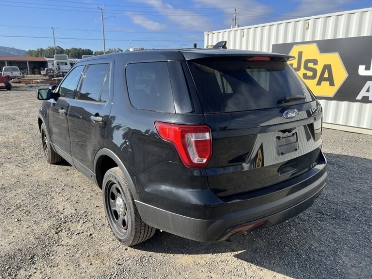 2016-ford-explorer-image-6