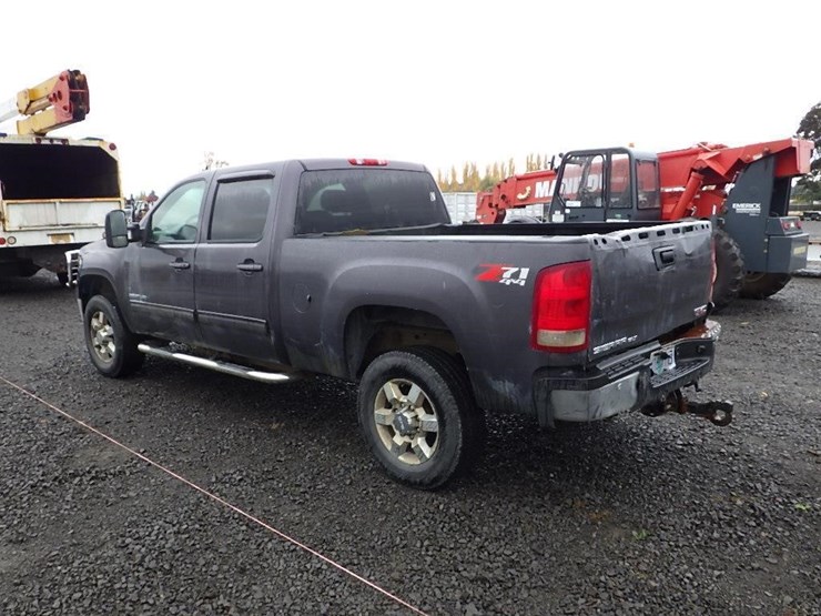 2011-gmc-2500hd-image-5