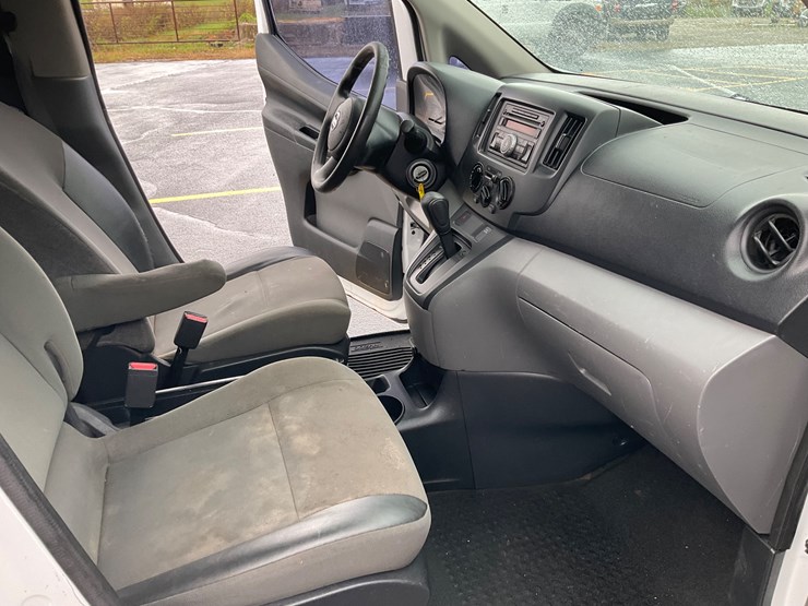 2017-nissan-nv200-image-15