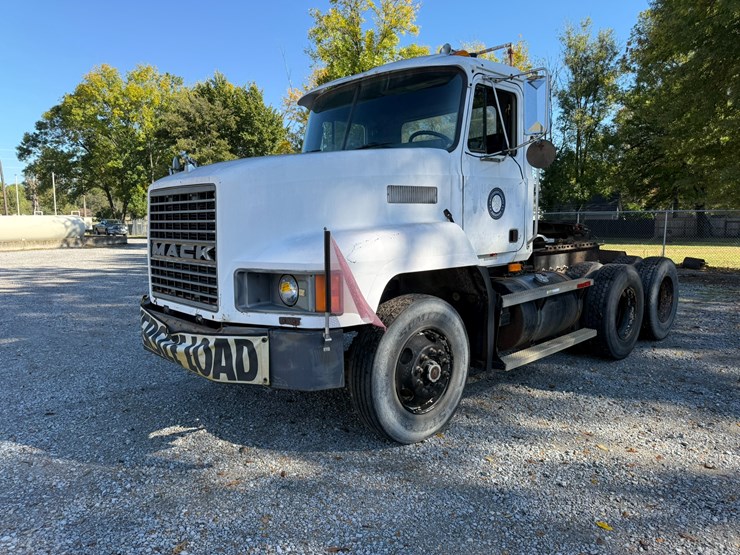 1995-mack-ch613-image-1