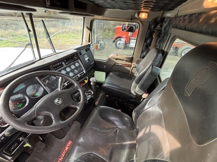 2018-kenworth-w900-image-30