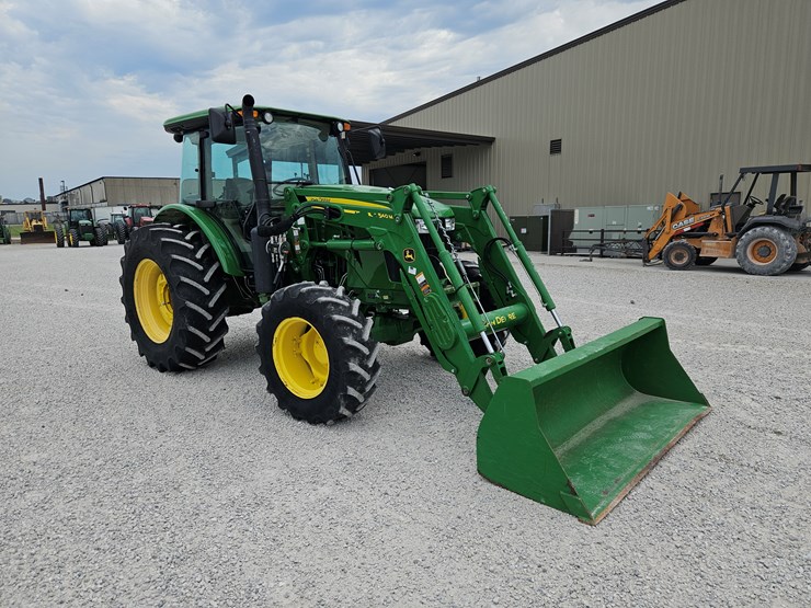 2017-john-deere-6105e-image-24