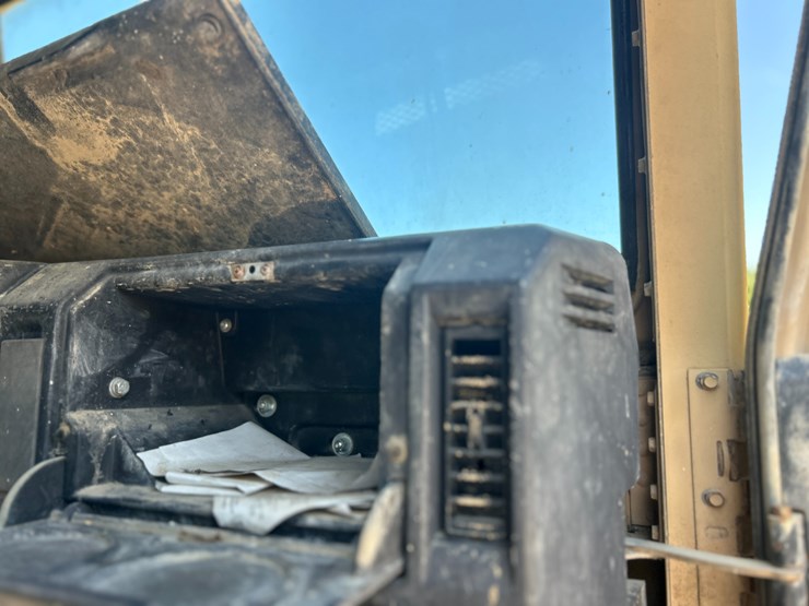 #22529-•-inop-1992-freightliner-t/a-daycab-truck-tractor-vin:-1fuymzyb1np357132-image-45