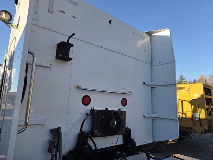 2007-peterbilt-386-image-28