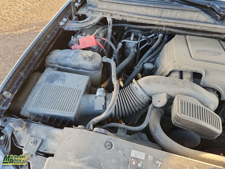 2013-chevrolet-tahoe-image-17