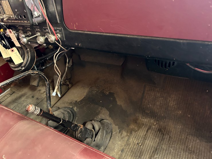 #22556-•-howe-load-star-1800-s/a-daycab-fire-truck-d0532ghb25589-image-56