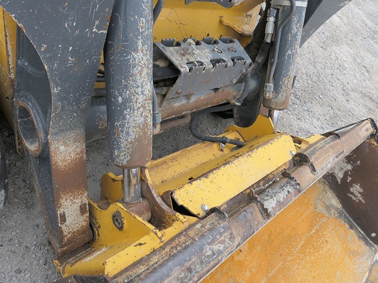 2018-deere-331g-image-26