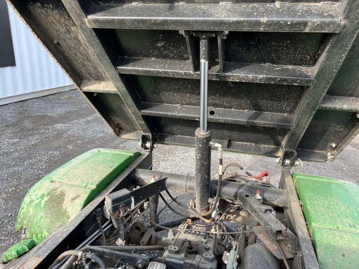 2019-john-deere-gator-image-14