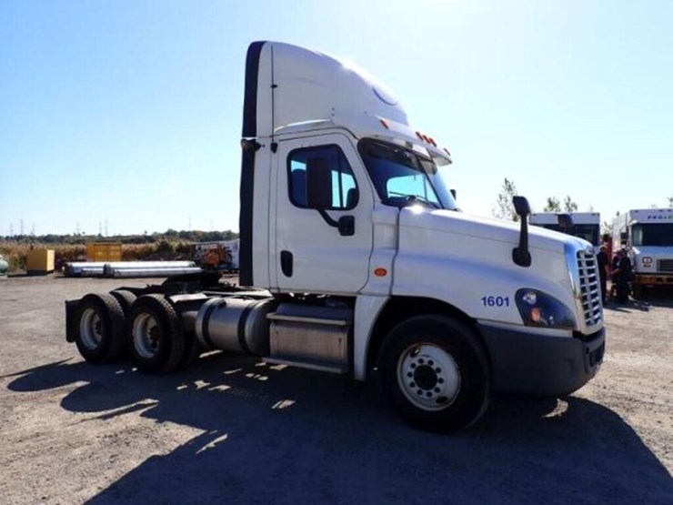 2016-freightliner-cascadia-t/a-hiway-tractor---day-image-3