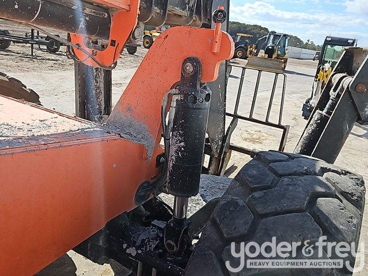 2018-sky-trak-10054-image-11