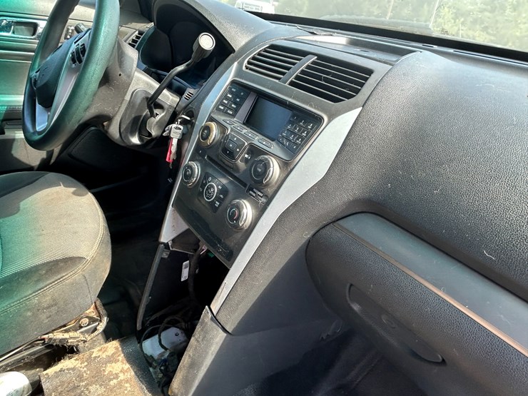 2013-ford-explorer-image-37