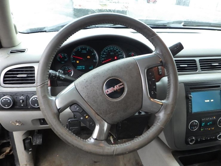 2011-gmc-2500hd-image-21