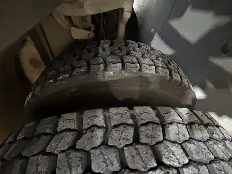 1993-freightliner-fl80-image-8