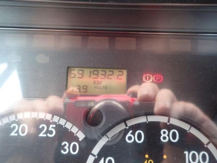 2010-freightliner-cascadia-t/a-hiway-tractor---day-image-13