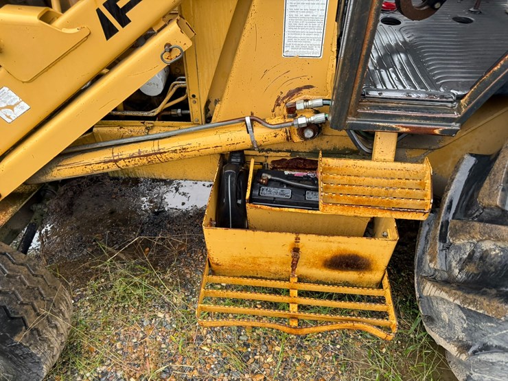 #22581-•-inop-ford-550d-backhoe-loader-image-27