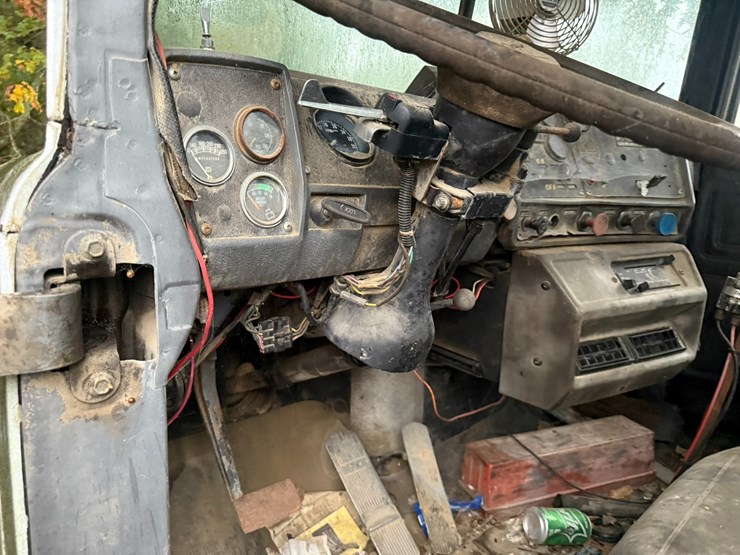 #22576-•-inop-1987-mack-r600k-t/a-single-cab-truck-tractor-vin:-1m3n231k8ht004087-image-36