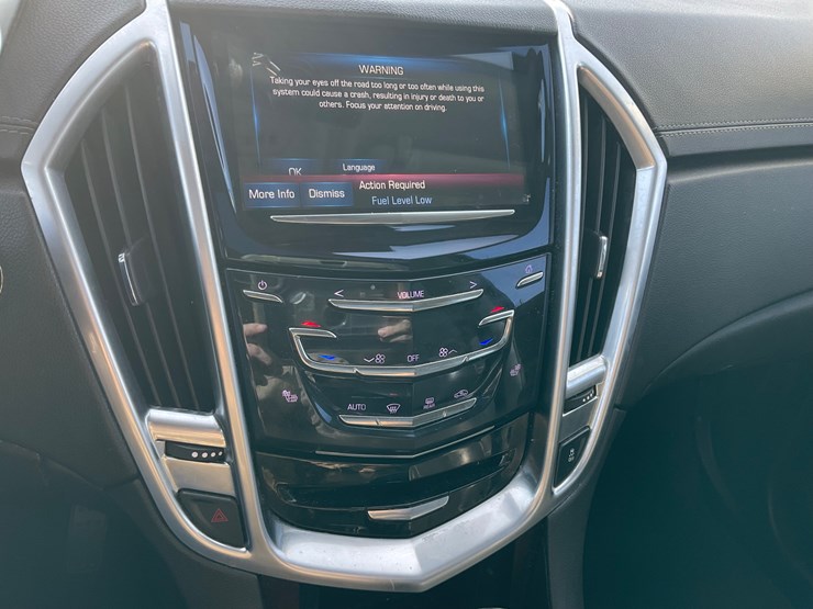 2015-cadillac-srx-image-18