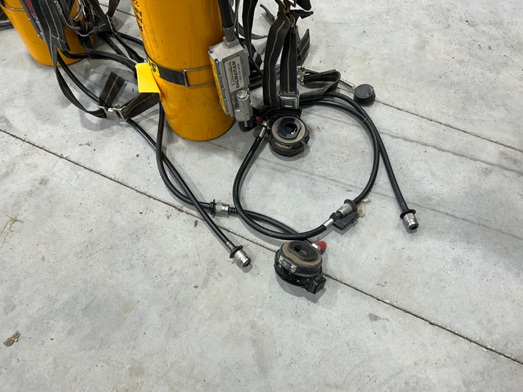 #22569-•-lot-of-(6)-scott-air-packs-image-4