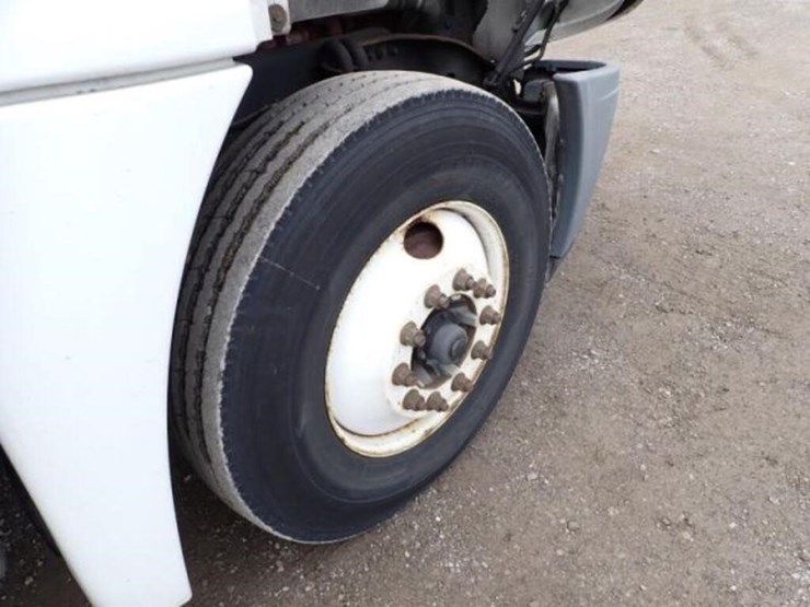 2010-freightliner-cascadia-t/a-hiway-tractor---day-image-33