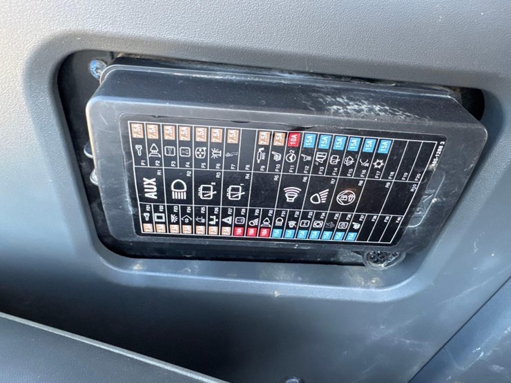 2019-caterpillar-730-image-30