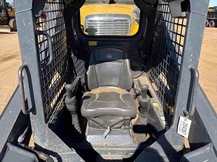 2022-deere-318g-image-15