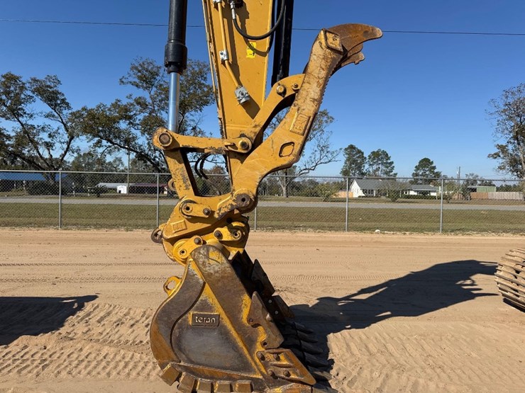 2019-caterpillar-330-image-20