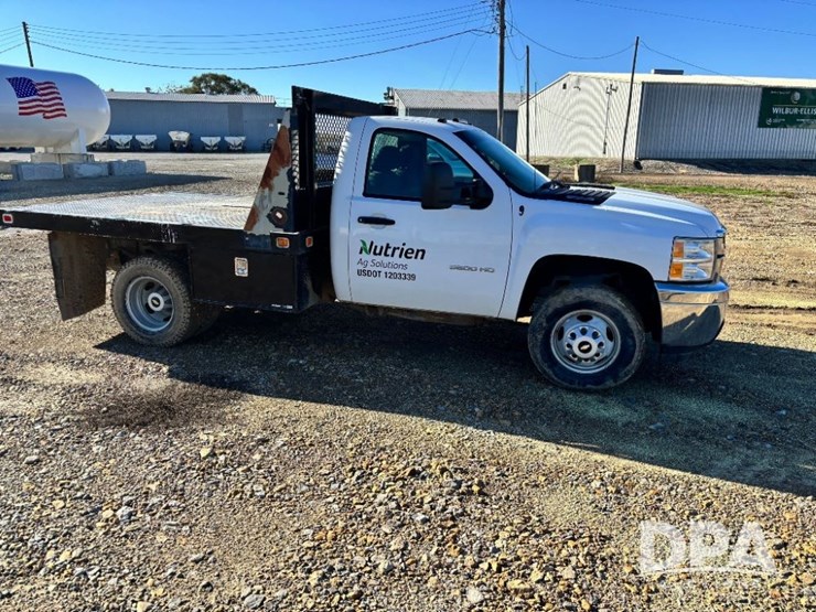 2013-chevrolet-3500hd-image-5