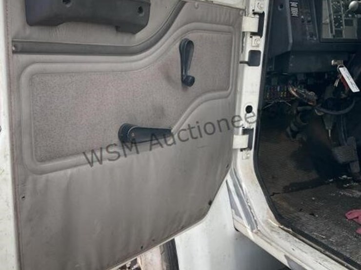 international-4700-image-28