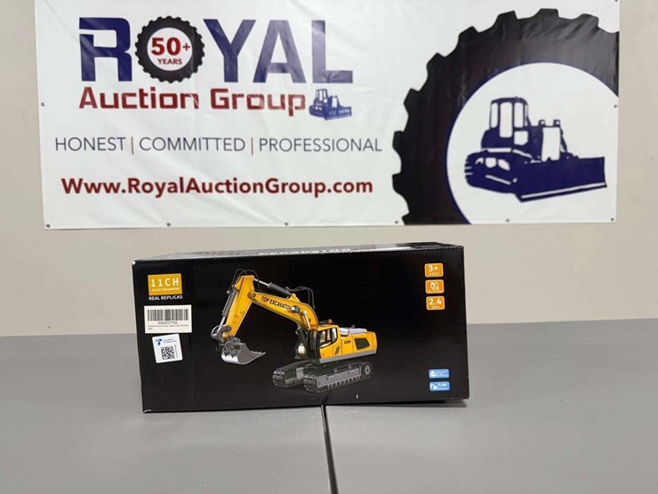 2.4ghz-rc-excavator-with-remote-replica-toy-image-9