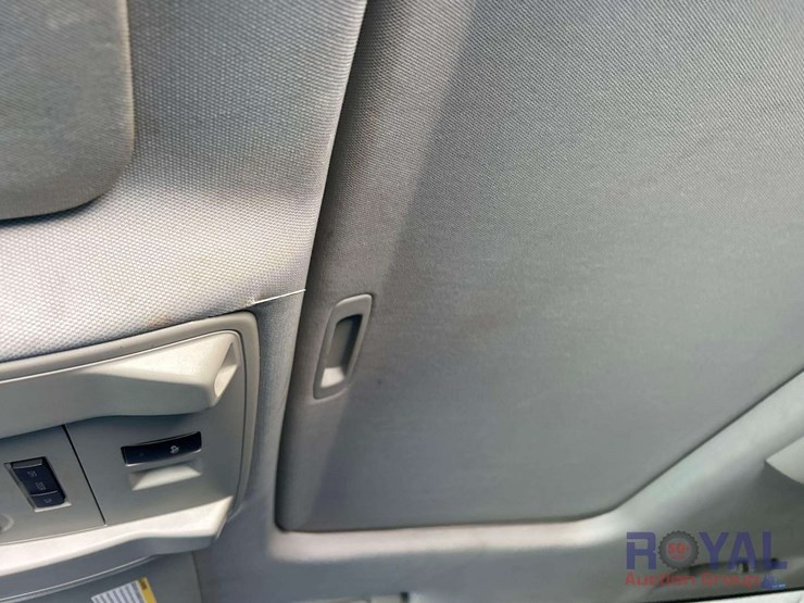 2015-cadillac-escalade-esv-image-21