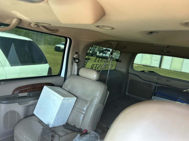 2000-ford-excursion-image-31