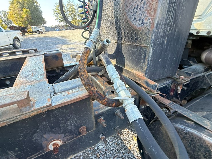 1995-mack-ch613-image-36