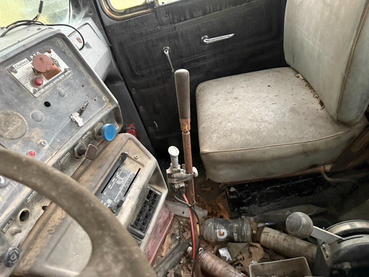 #22576-•-inop-1987-mack-r600k-t/a-single-cab-truck-tractor-vin:-1m3n231k8ht004087-image-32