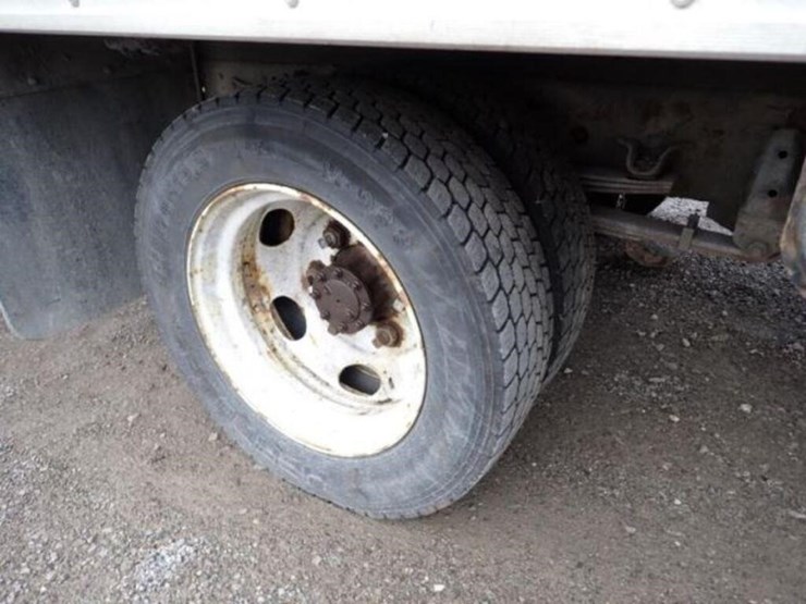 2018-isuzu-nrr-image-45