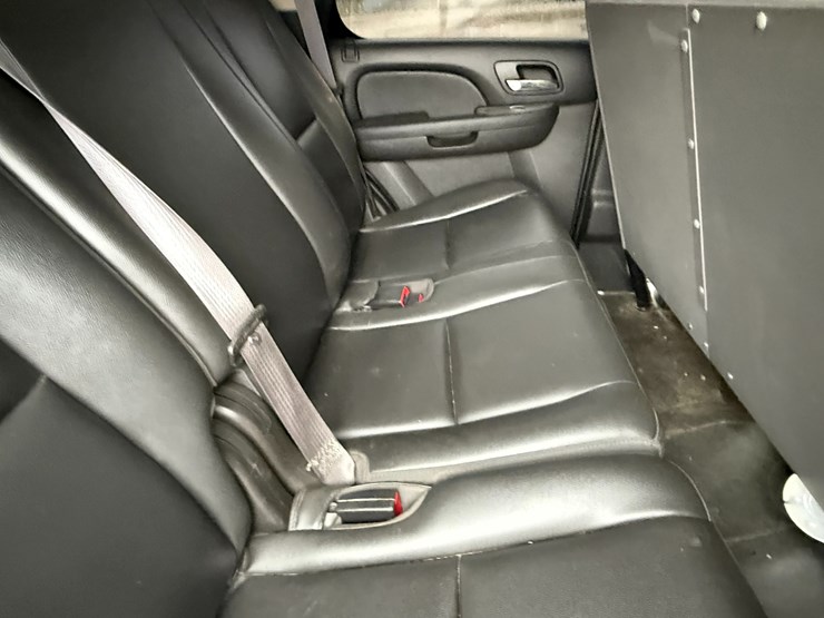 2014-chevrolet-tahoe-image-32