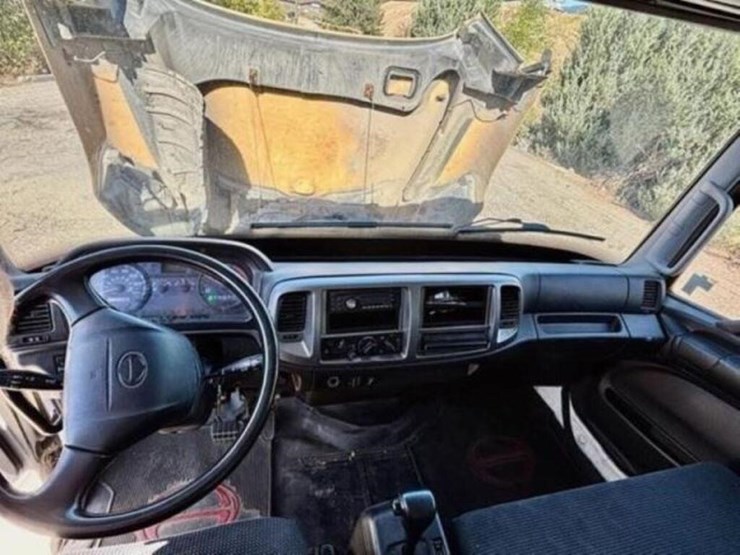 2010-hino-258-image-67