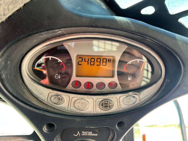 2015-bobcat-t590-image-19