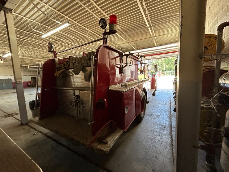 #22556-•-howe-load-star-1800-s/a-daycab-fire-truck-d0532ghb25589-image-3