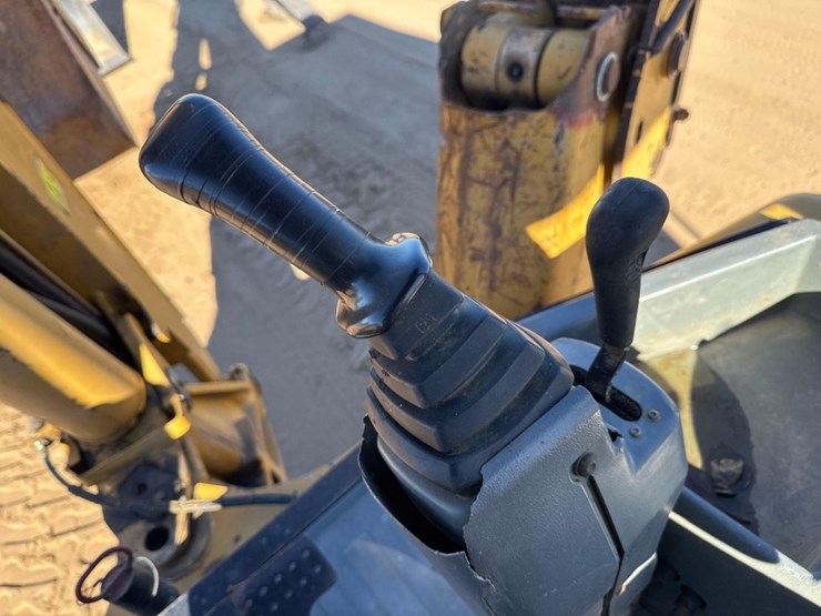 caterpillar-430d-it-image-30