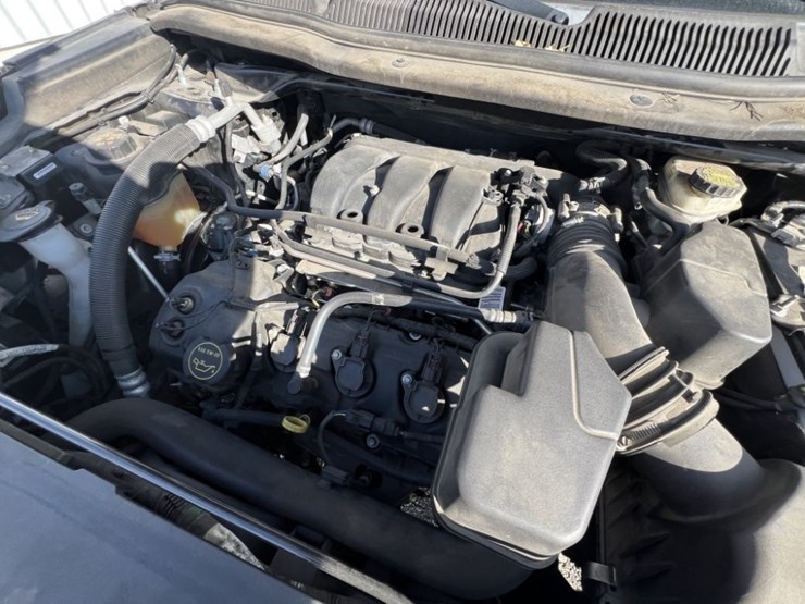 2016-ford-explorer-image-13