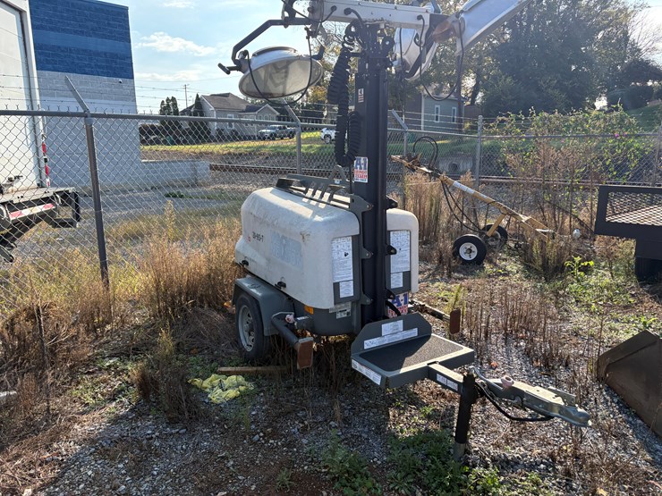 #7-•-towable-light-image-1