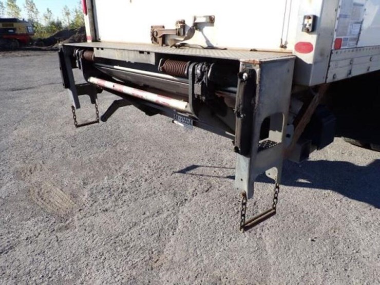 2014-freightliner-business-class-m2-106-image-50