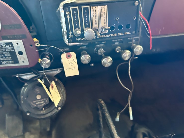 #22556-•-howe-load-star-1800-s/a-daycab-fire-truck-d0532ghb25589-image-63