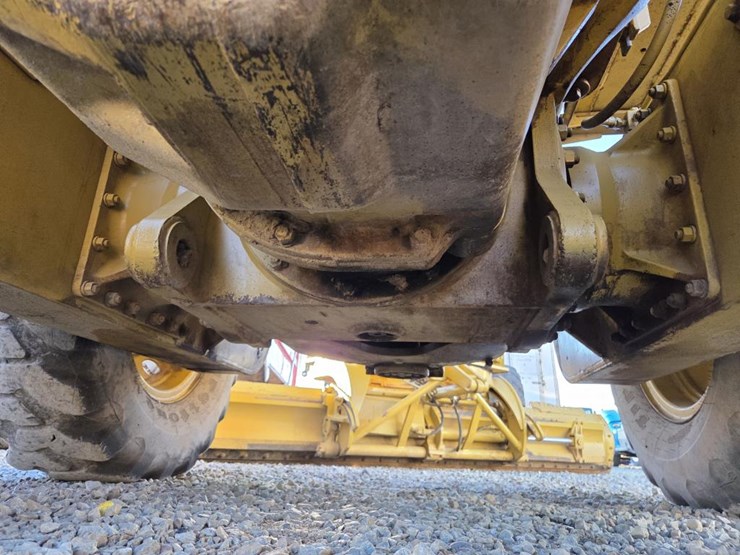 caterpillar-140-image-44