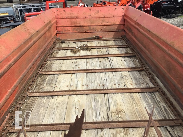 new-holland-512-image-10