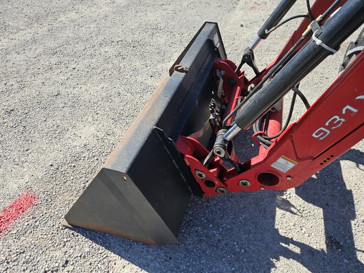 2015-massey-ferguson-4709-image-23