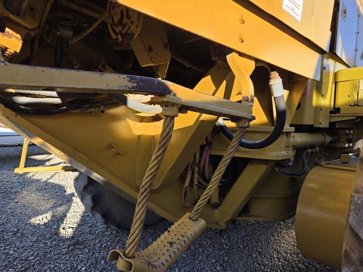 caterpillar-140-image-26